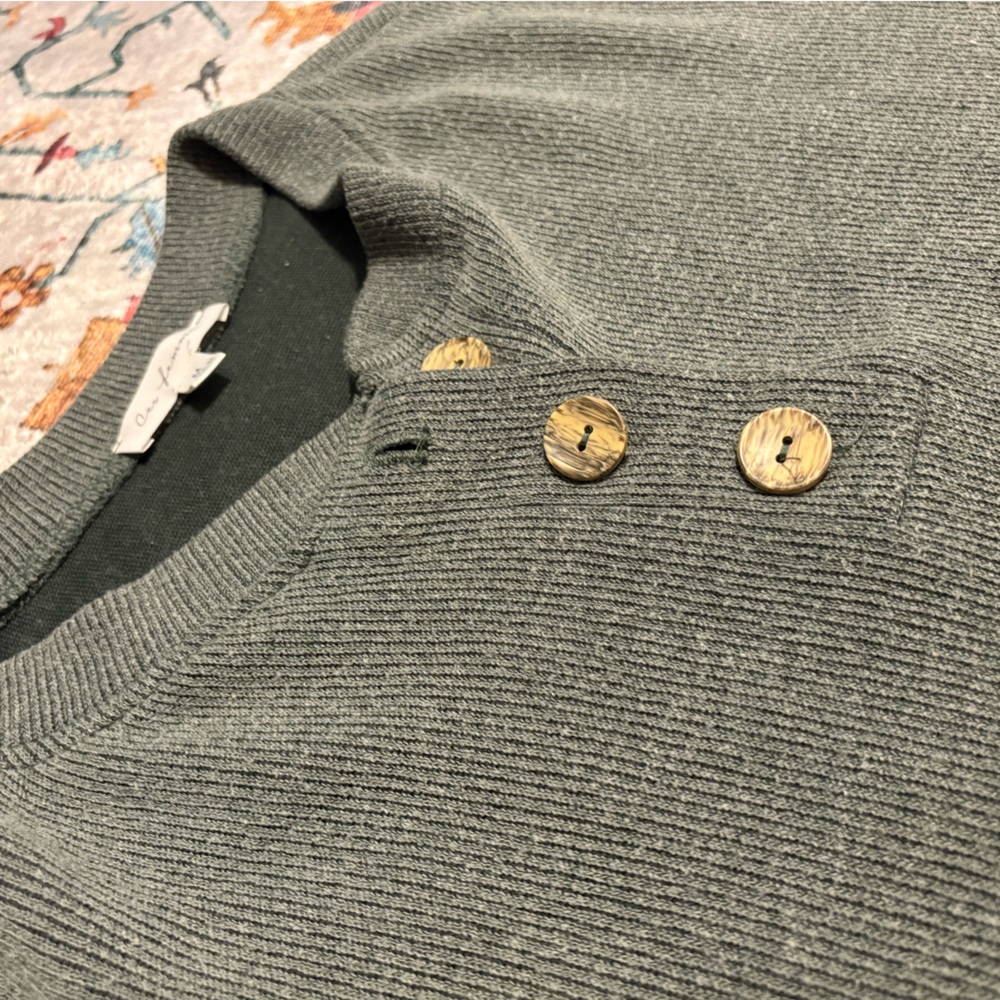 Green Long Sleeve Sweater with Wooden Buttons - Picture 4 of 5